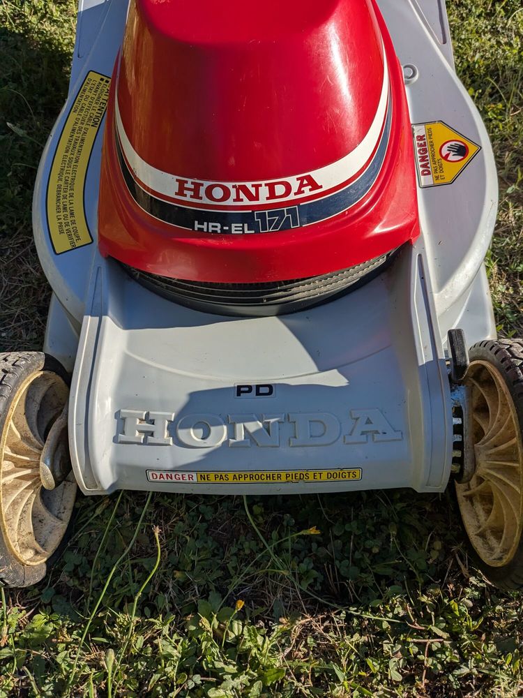 Tondeuse � gazon
170 Sainte-Blandine (38)