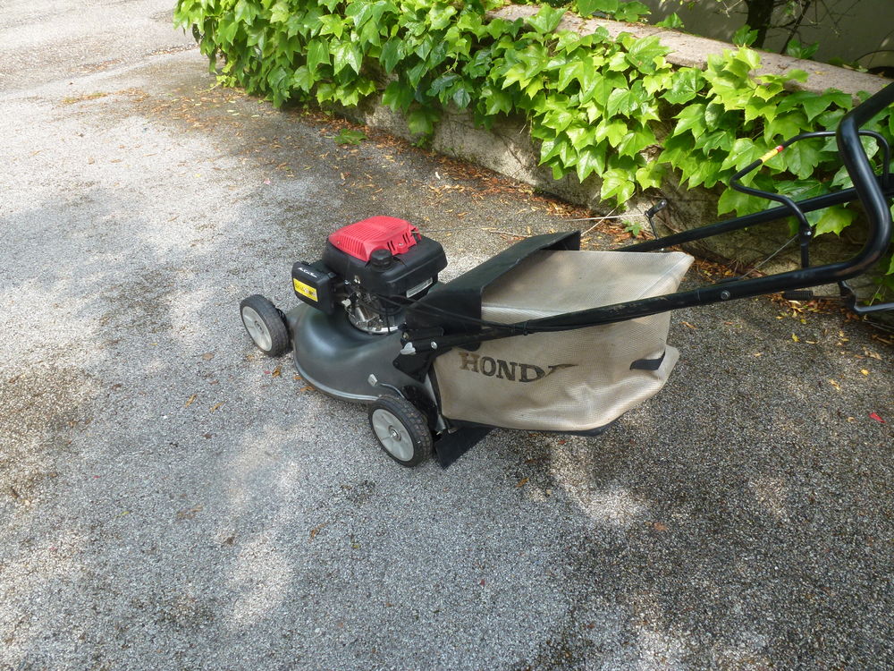 Tondeuse HONDA 160 Saint-Denis (11)