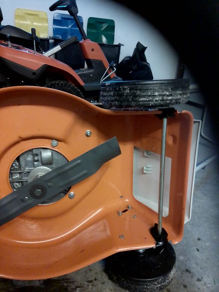 d une tondeuse Stihl pousser 300 Bellevaux (74)