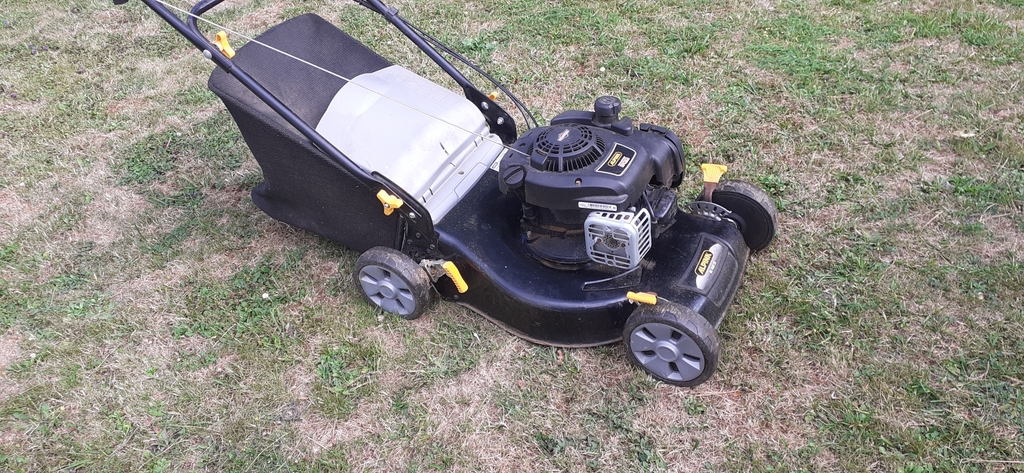 Tondeuse thermique autotract�e largeur de coupe 50 cm.
100 Saint-Quentin (02)