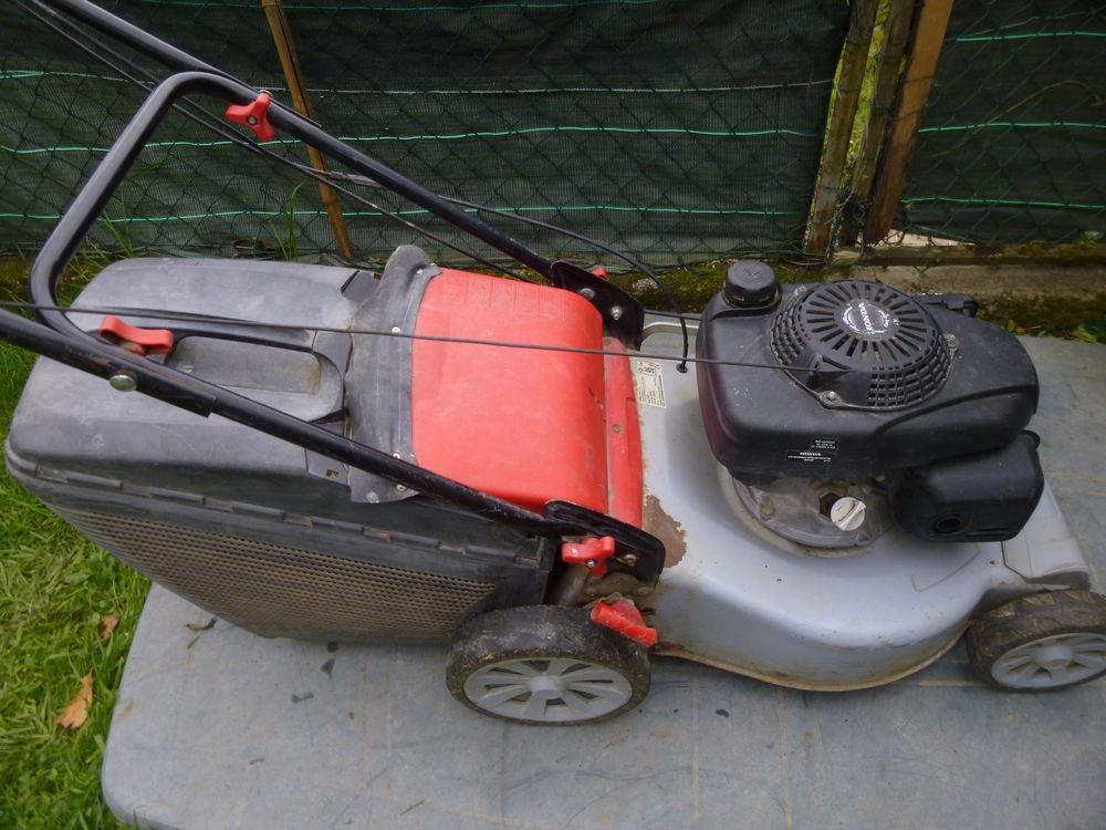 Tondeuse ..Thermique ..Honda.. 75 Navarrenx (64)