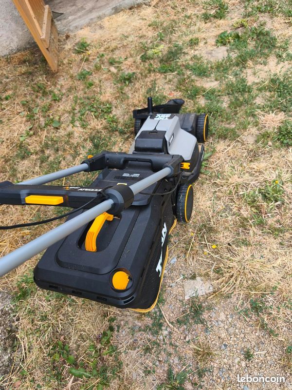 Tondeuse 36V Titan tr�s peu utilis�e 120 Agen-d'Aveyron (12)