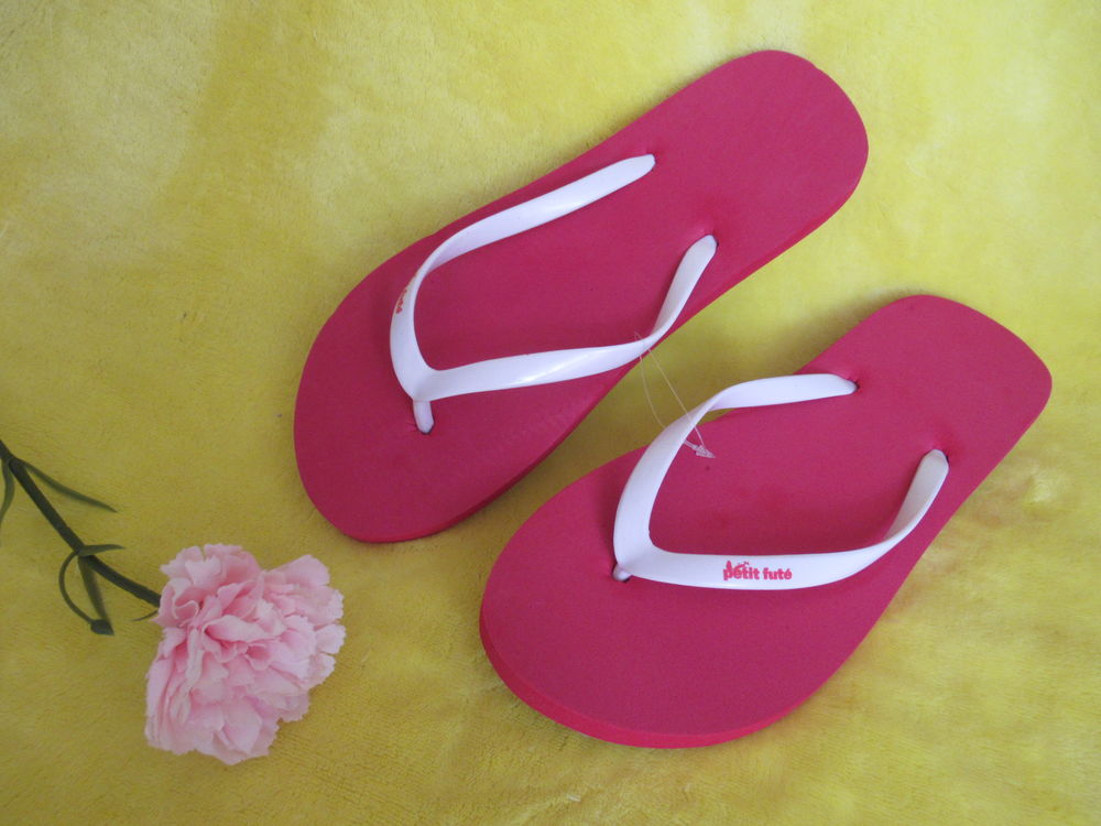 Tong rouge et blanc - Petit Fut� - NEUVE - Taille 40.5 2 Livry-Gargan (93)