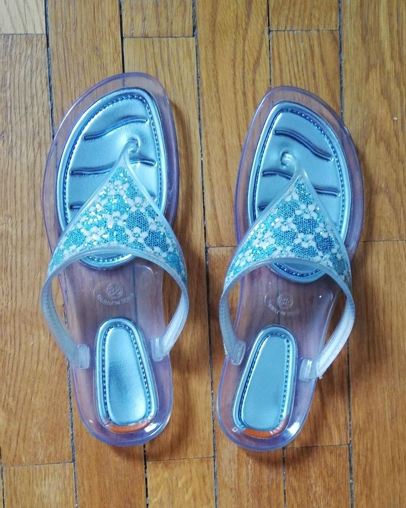 Tongs femme. 8 Asni�res-sur-Seine (92)