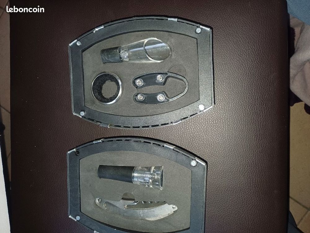 Tonneau noir pour sommelier 5 Viriat (01)