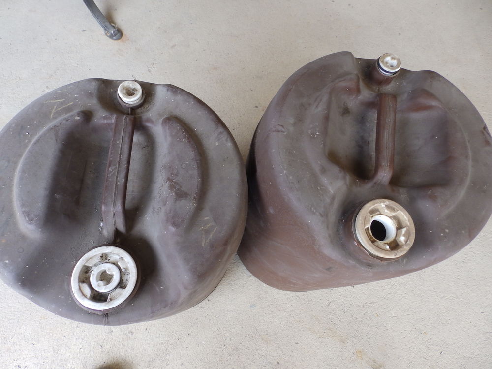 2 tonneaux plastique 5 Pagny-sur-Meuse (55)