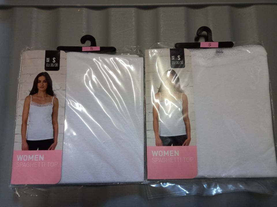 Lot de 2 tops blancs marque Women taille S 8 Villiers (86)