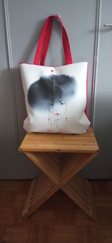 Tote bag femme myst�rieuse. Simili Cuir
15 Saint-Chamond (42)