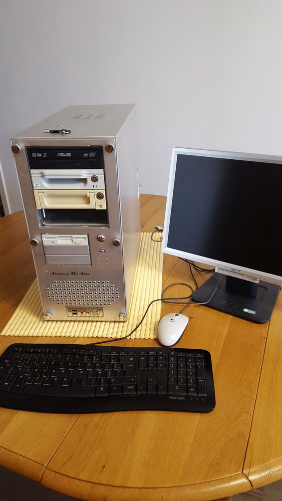 PC TOUR ALU, ECRAN, CLAVIER & SOURIS
70 Villers-Cotter�ts (02)