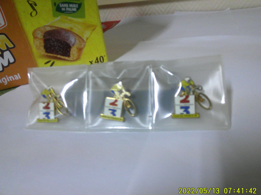 ( 3 ) . PIN'S  - TOUR  de  FRANCE . 93 10 Nontron (24)