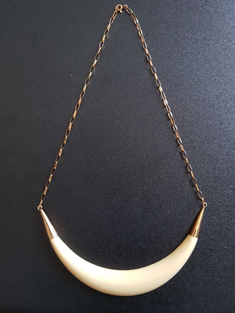 Tour de cou ivoire et or 18 carats 1000 Marignane (13)