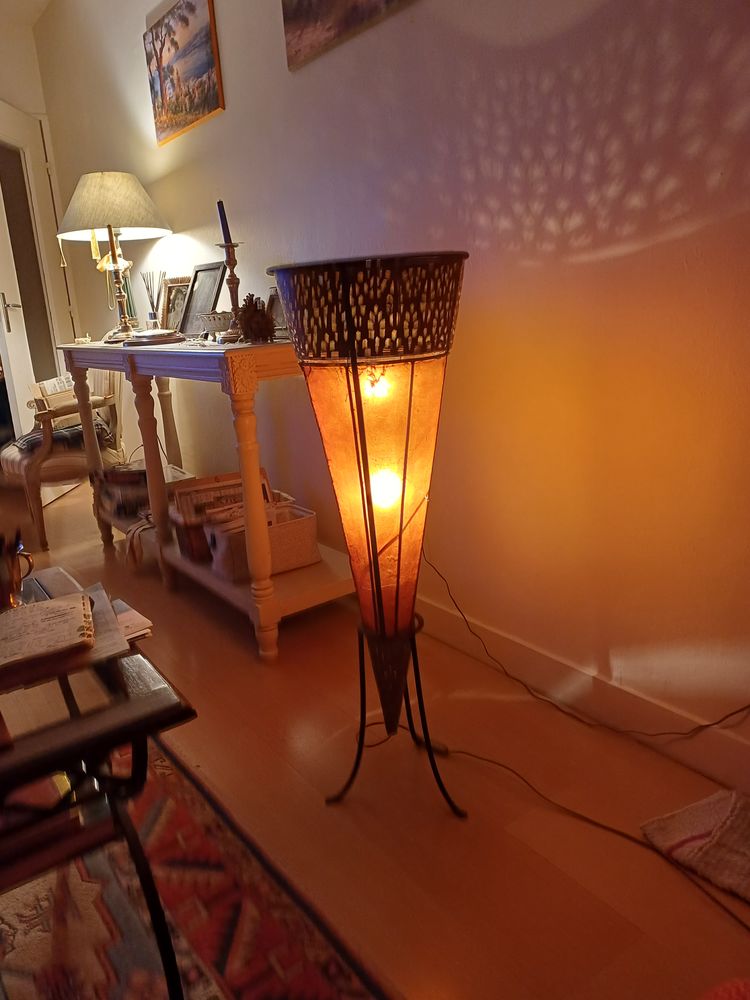 Une tour de lumi�re tamis�e qui a un effet d�coratif 35 Le Mans (72)