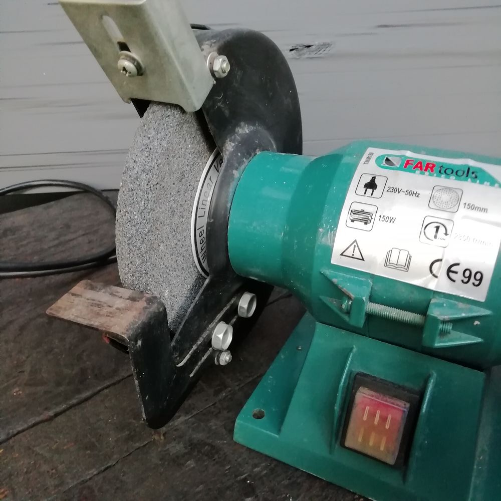 Touret de meulage et d'aff�tage Far Tools. 20 La Croix-en-Touraine (37)