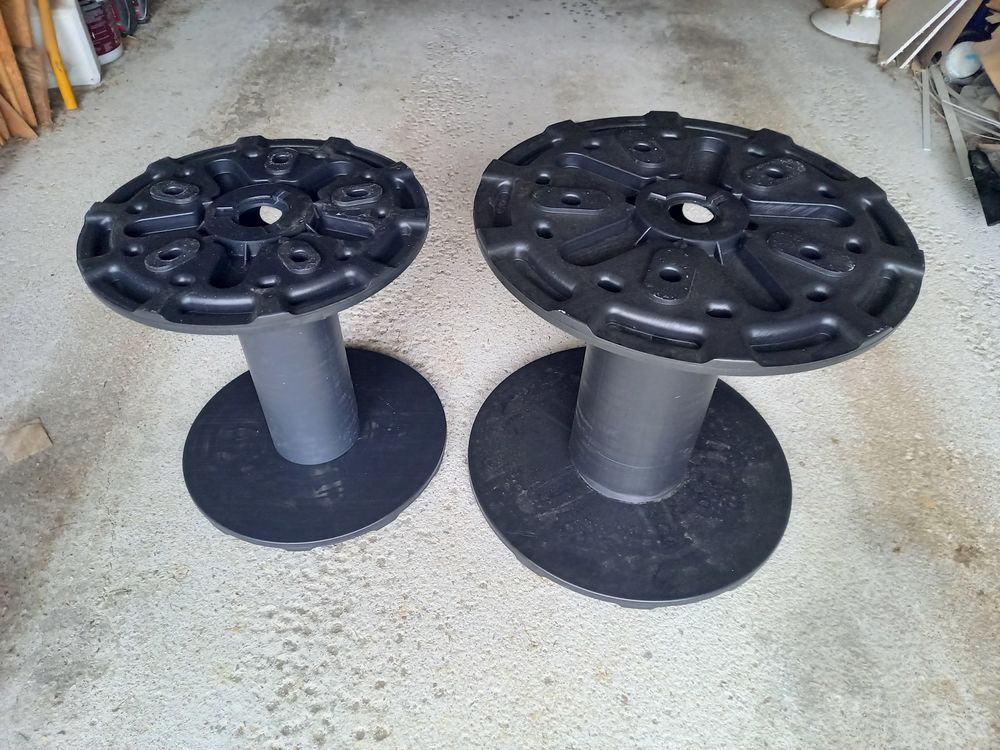 Touret plastique noir hauteur 48 et 52cm 5 Boisset-et-Gaujac (30)