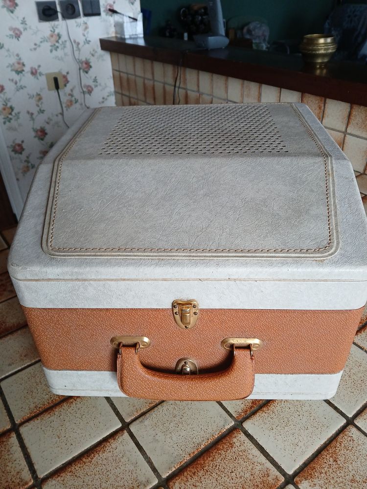 Tourne disque Schneider 180 Clermont-Ferrand (63)