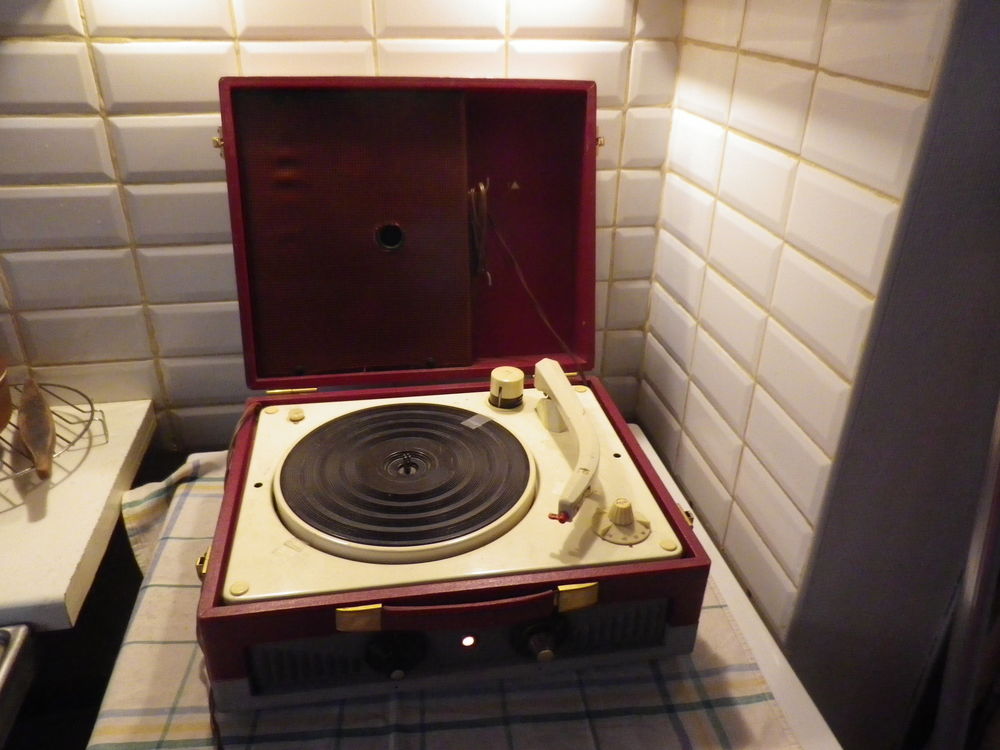 TOURNE DISQUE La Voix de Son Ma�tre 359 A R�VIS�E 40 Fontenay-le-Fleury (78)