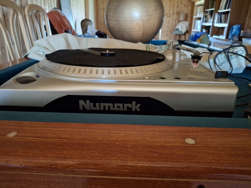 TOURNE DISQUES NUMARK 199 Oussi�res (39)