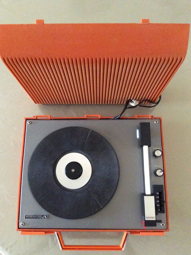 Tourne-disques portable typique des années 70 88 Toulon (83)