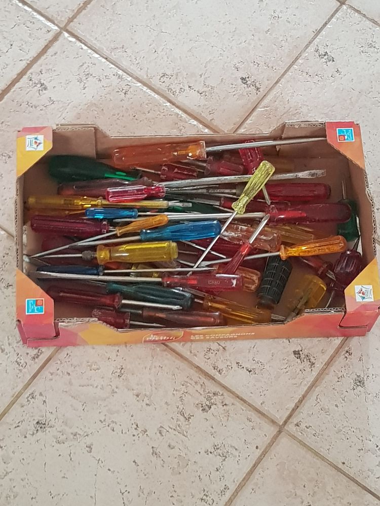 Lot de 55 tournevis 
55 Rethel (08)
