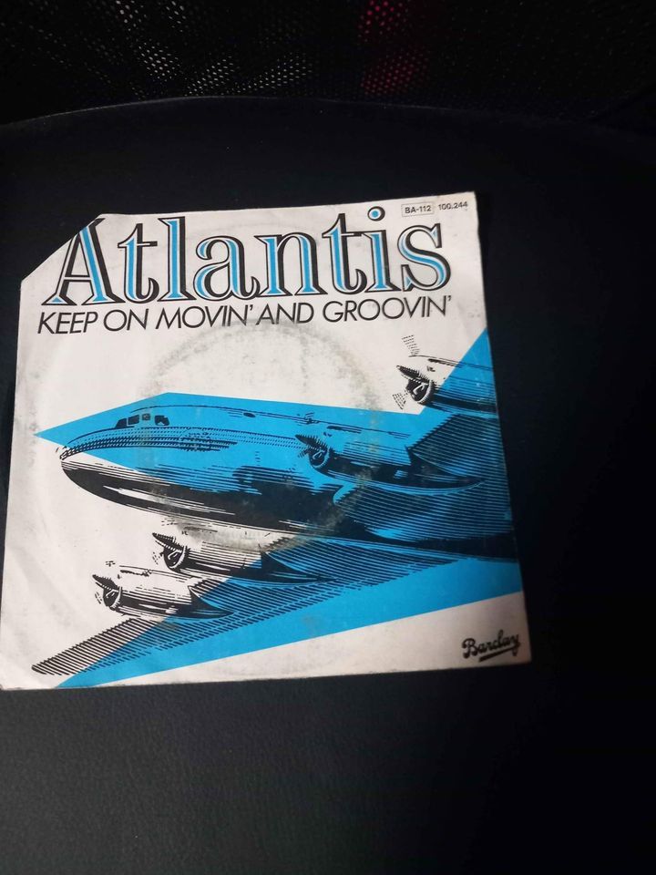45 Tours Atlantis keep on movin'and groovin' 1 La Fert�-sous-Jouarre (77)