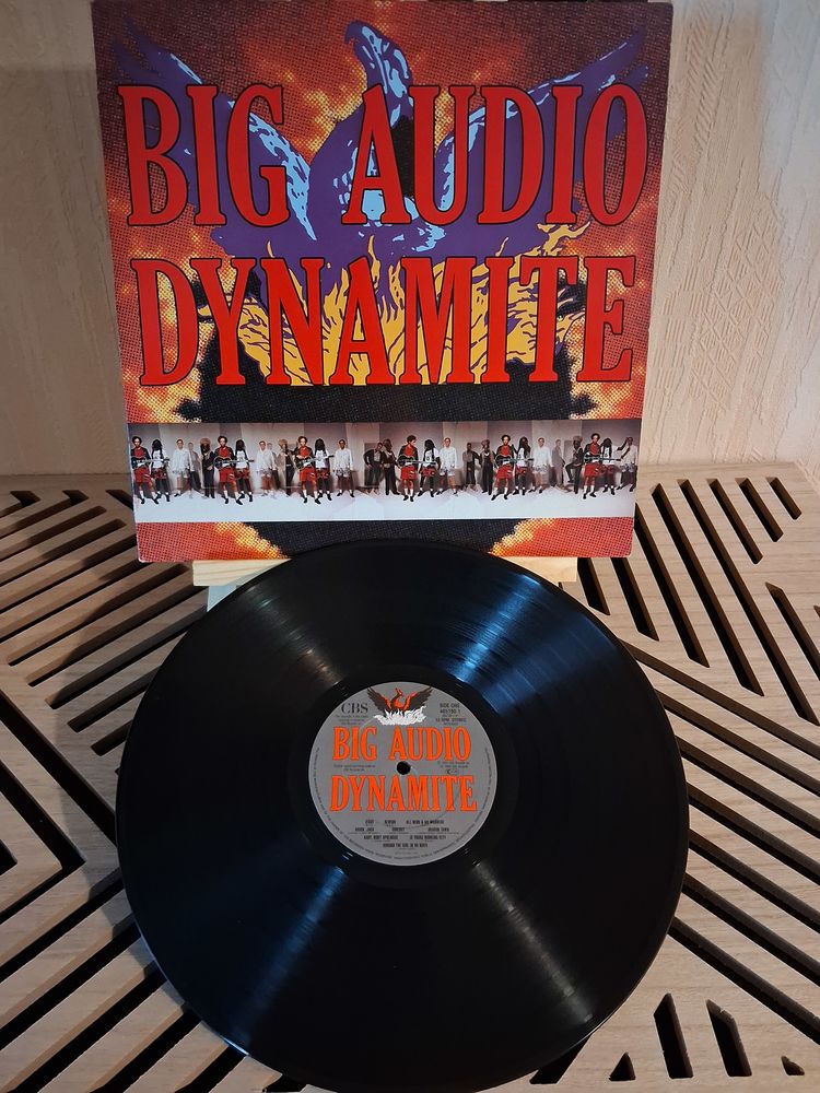 LP 33 TOURS Big Audio Dynamite 
Megatop Phoenix
8 Blanquefort (33)