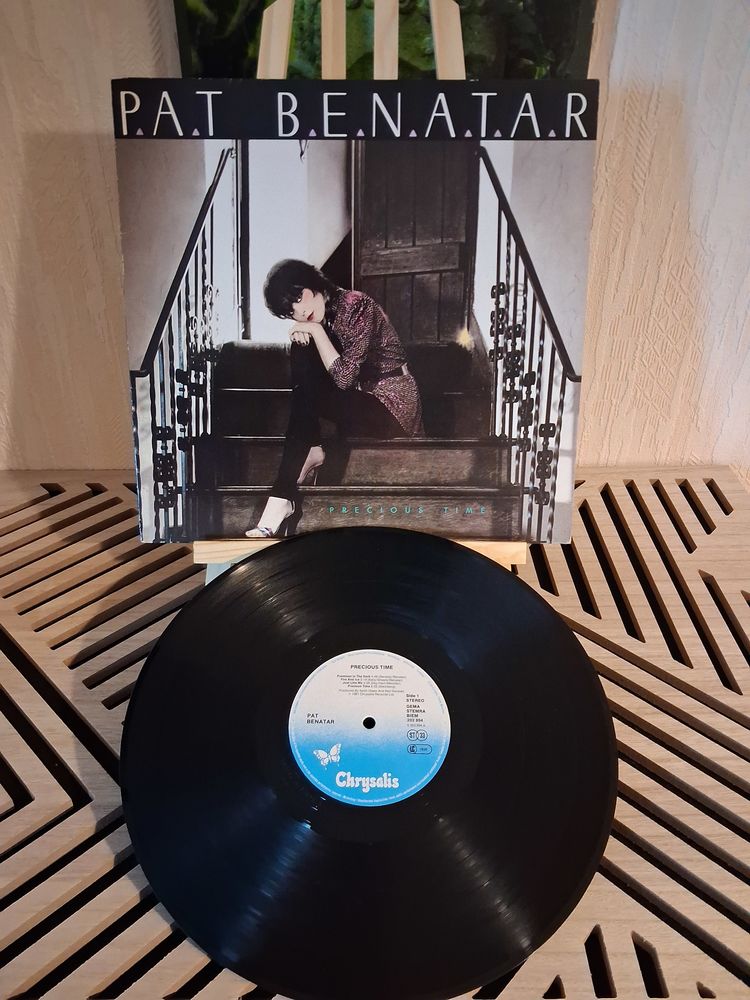 LP 33 TOURS Pat Benatar  
Precious Time
7 Blanquefort (33)