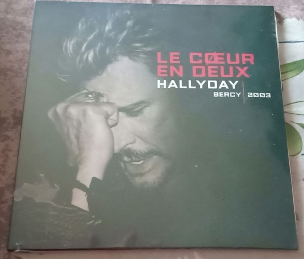 45 tours Johnny Hallyday  le c?ur en deux  Bercy 2003 10 Courbevoie (92)