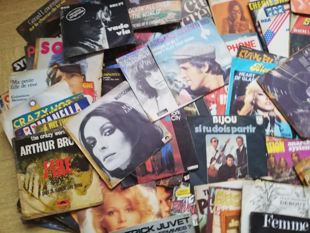 160 45 tours d occasions ann�e 70 90 0 P�rigueux (24)