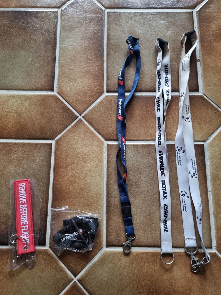 Lot de 4 tours de cou + 1 porte-cl� 1 Vulbens (74)