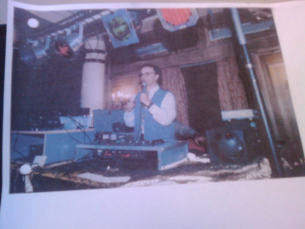                           OUI TOUT POUR LE DISC JOCKEY
2 Paris 20 (75)