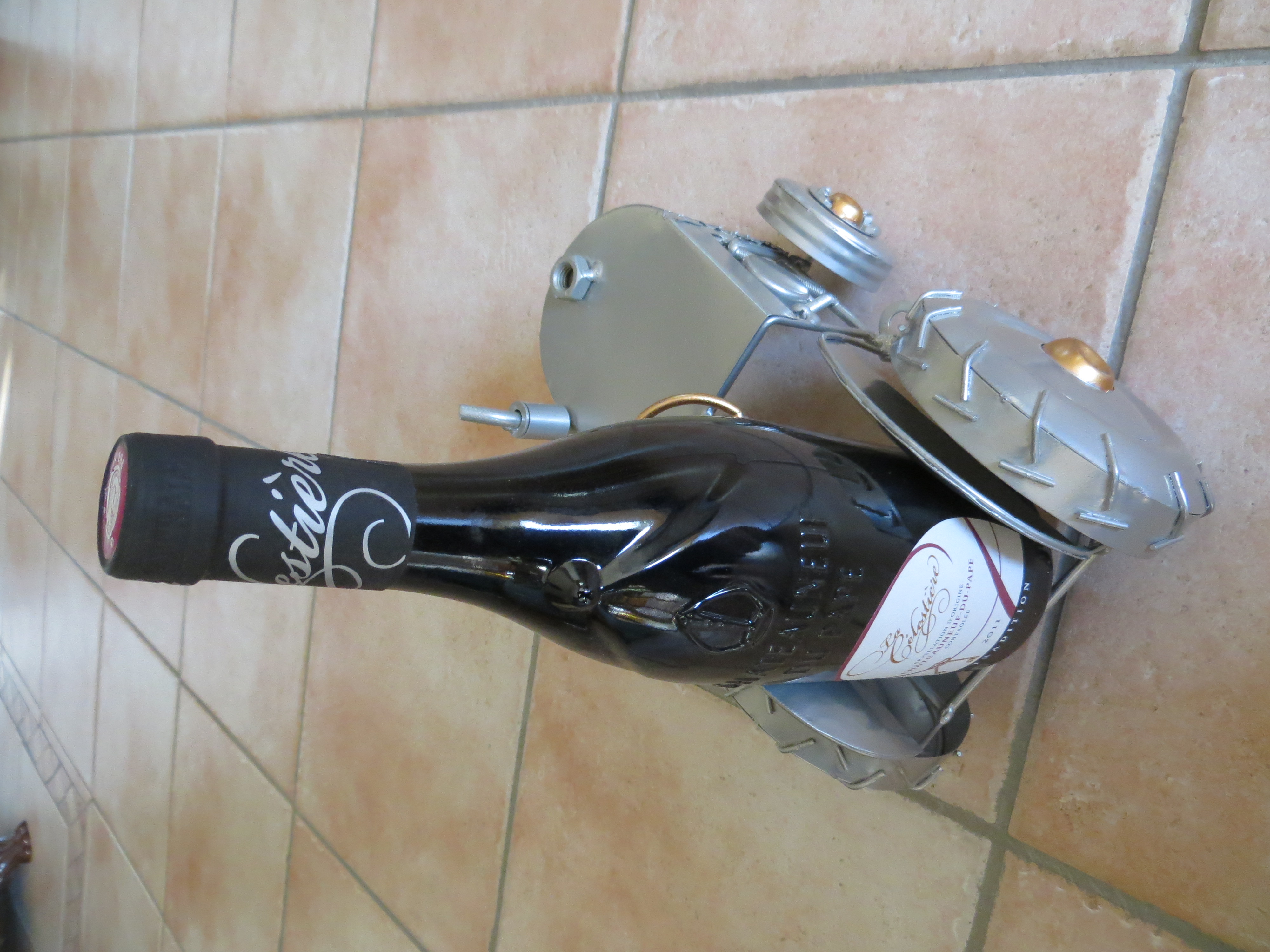 Tracteur porte-bouteille d�co 17 Rochefort-en-Valdaine (26)