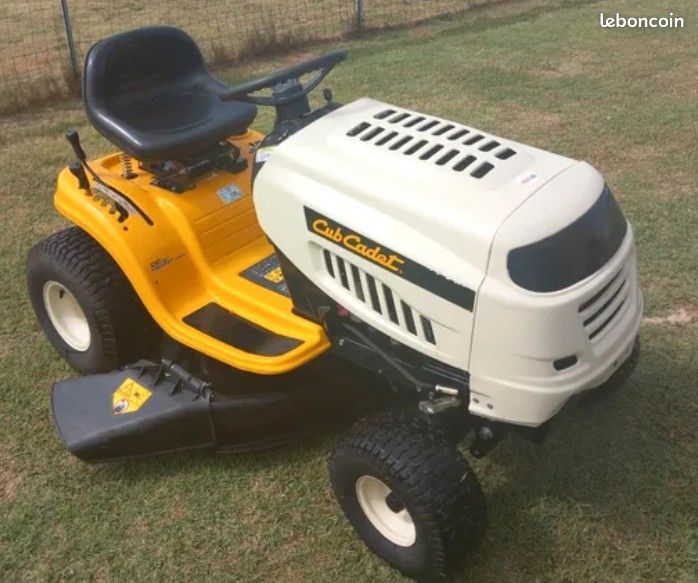 tracteur tondeuse cub cadet quasi neuf 1600 Mauregny-en-Haye (02)