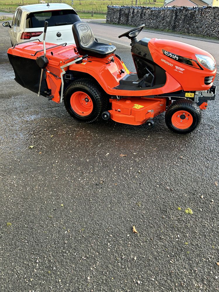 Tracteur tondeuse KUBOTA 12990 Escles (88)