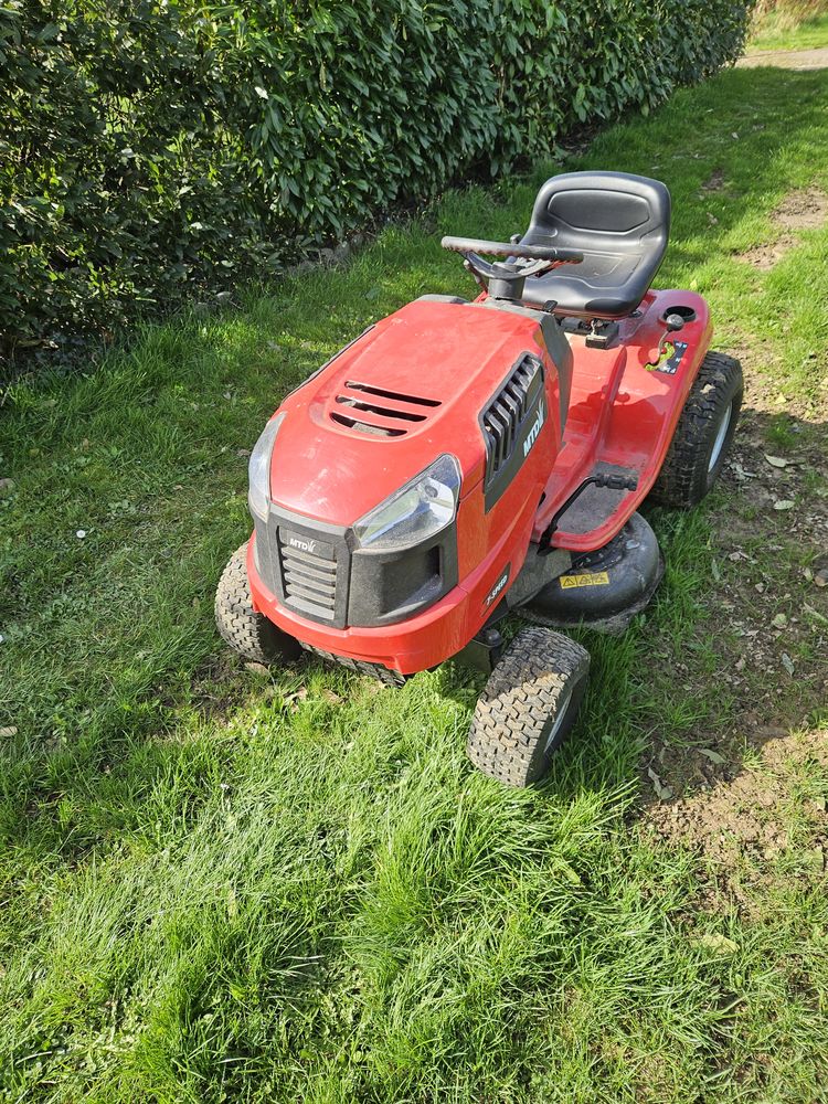 tracteur tondeuse servi 2 saisons etat neuf 1800 Mervent (85)