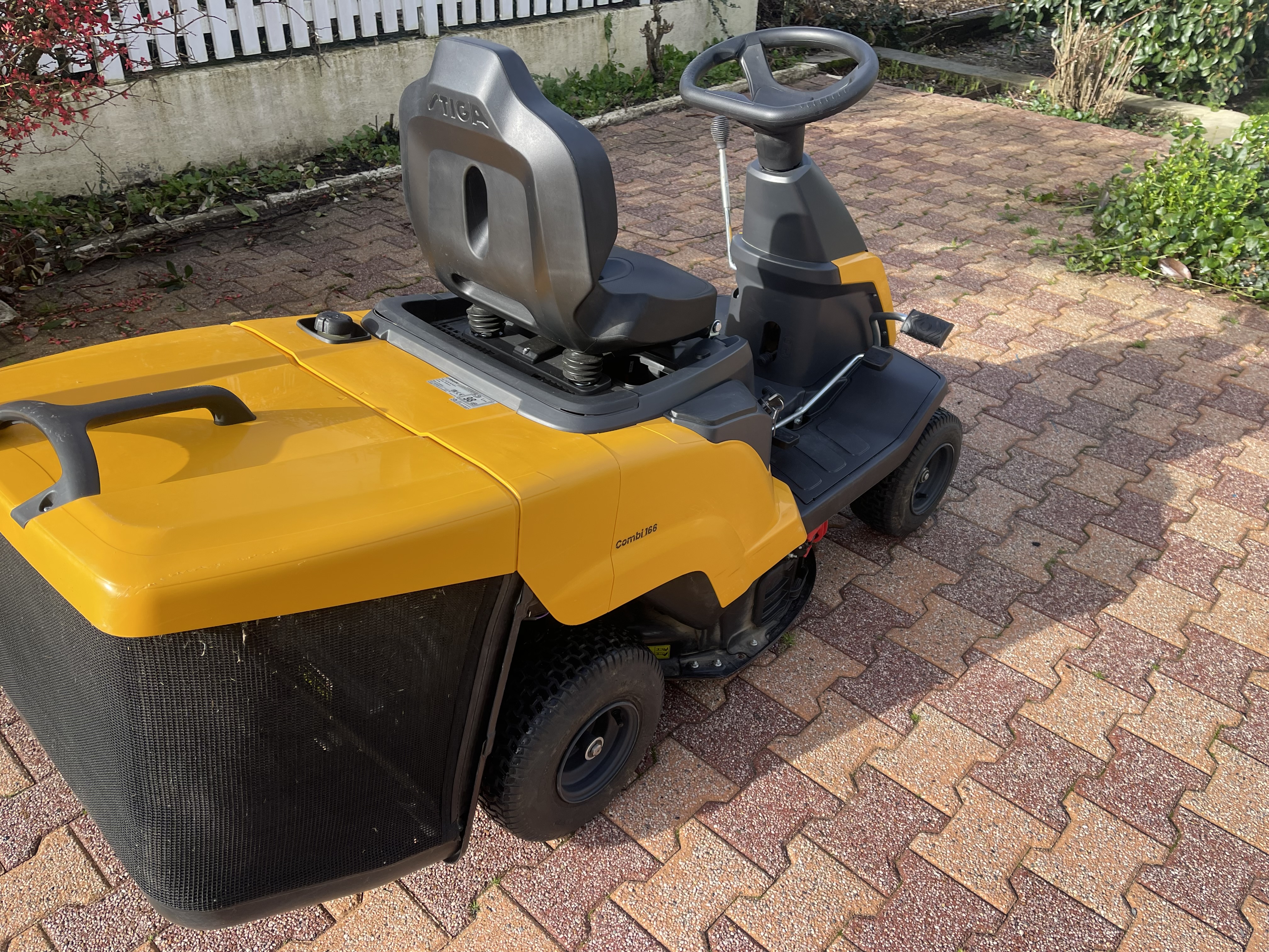 Tracteur tondeuse STIGA Combi 166 1400 Bo� (47)