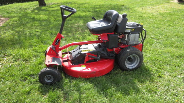 tracteur tondeuse 2400 Cluny (71)