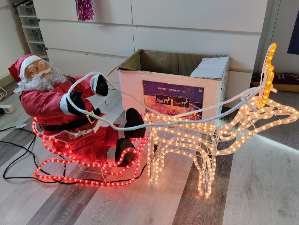 Traineau et p�re N�el 40 Savign�-sur-Lathan (37)