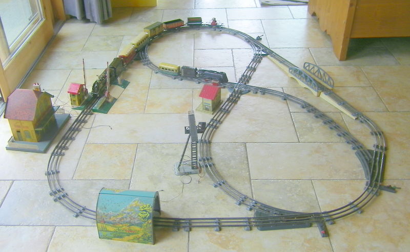  trains  �lectriques complait des ann�es 1930 marque jeep . 900 Lens (62)