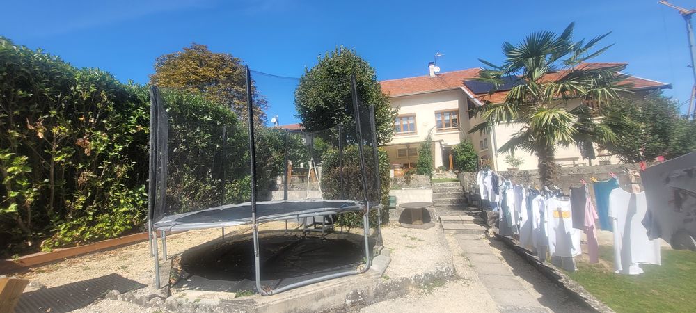 Trampoline structure 50 S�r�zin-de-la-Tour (38)