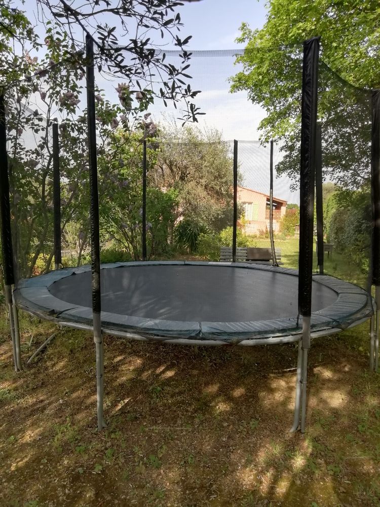 Trampoline 250 Saint-Paul-en-For�t (83)