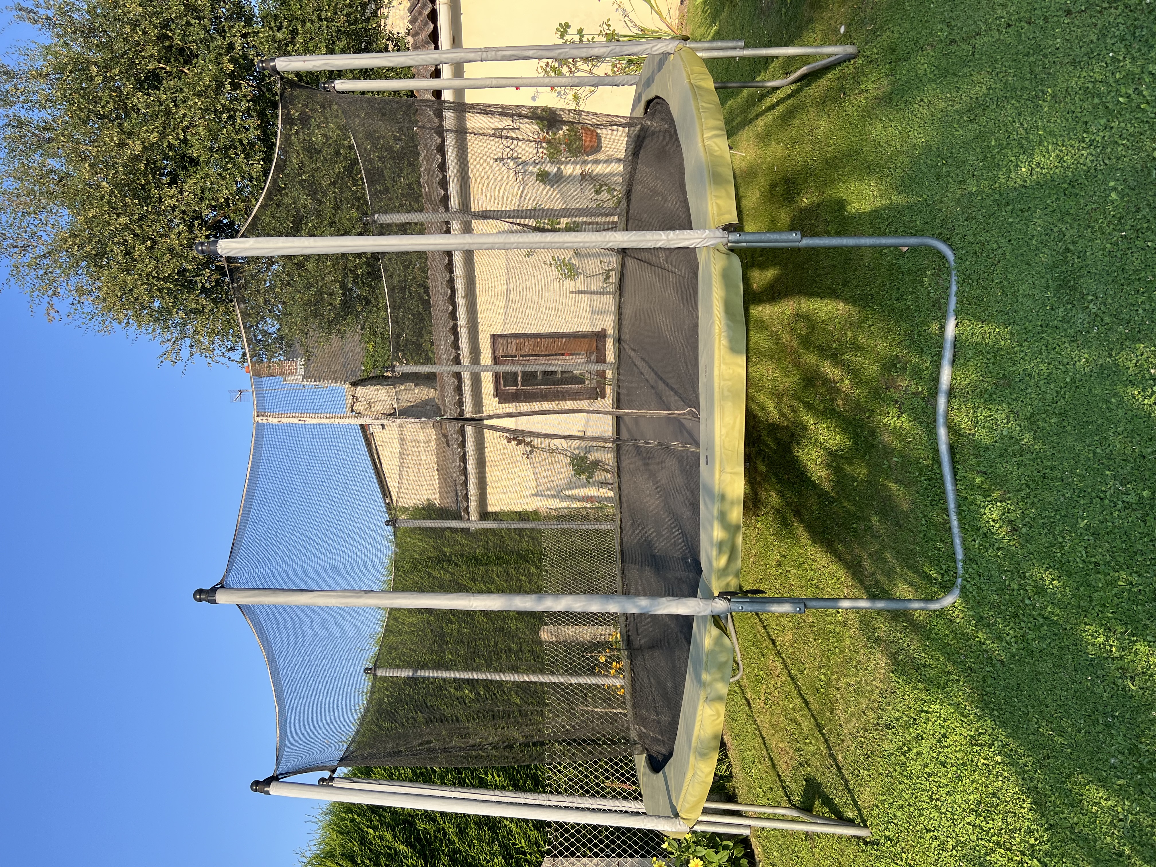 Trampoline 180 Saint-R�my-Blanzy (02)