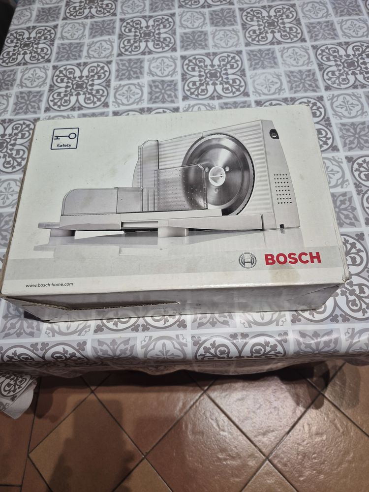 Trancheuse Bosch pliable 15 Mougins (06)
