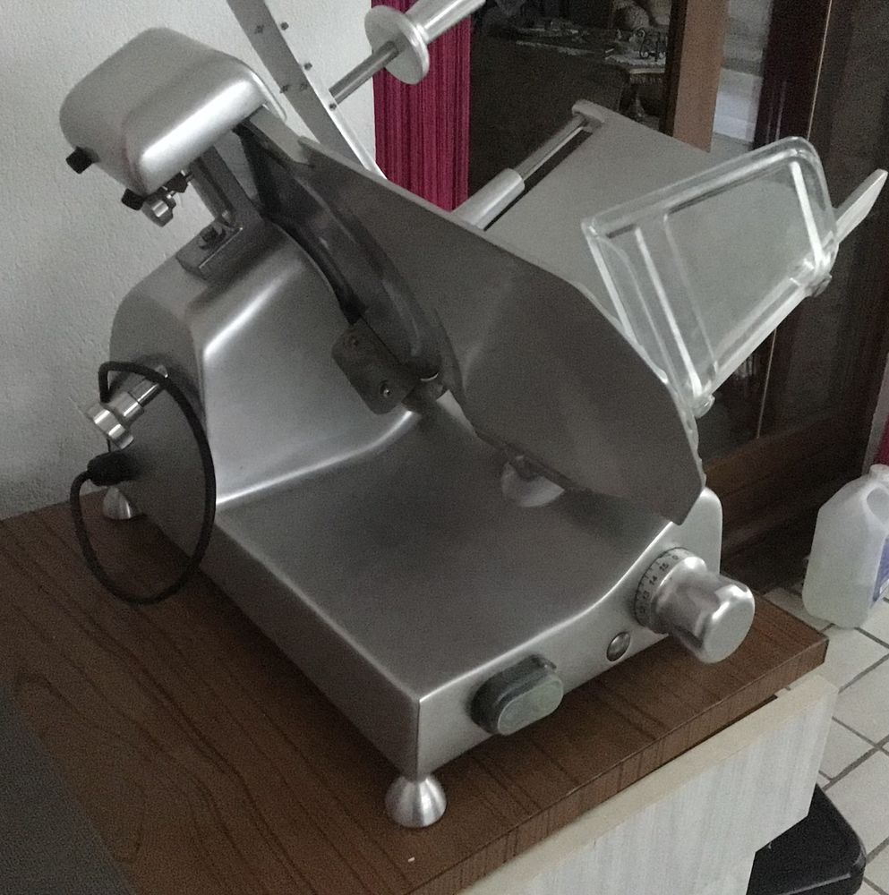 trancheuse �lectrique 300 Valmont (57)