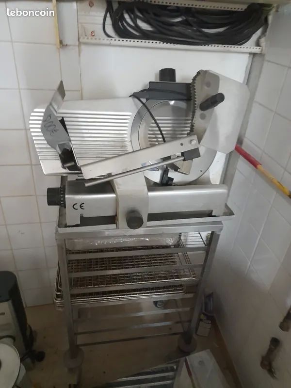 Trancheuse tout inox 
1200 Saint-Guen (22)