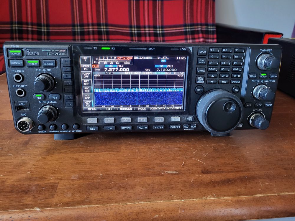 transceiver ICOM IC-7600 1500 La Dornac (24)