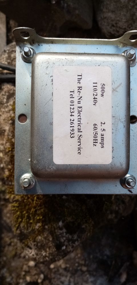 Transformateur 110 /240 Volts et 240 / 110 Volts 30 Tra�nou (45)