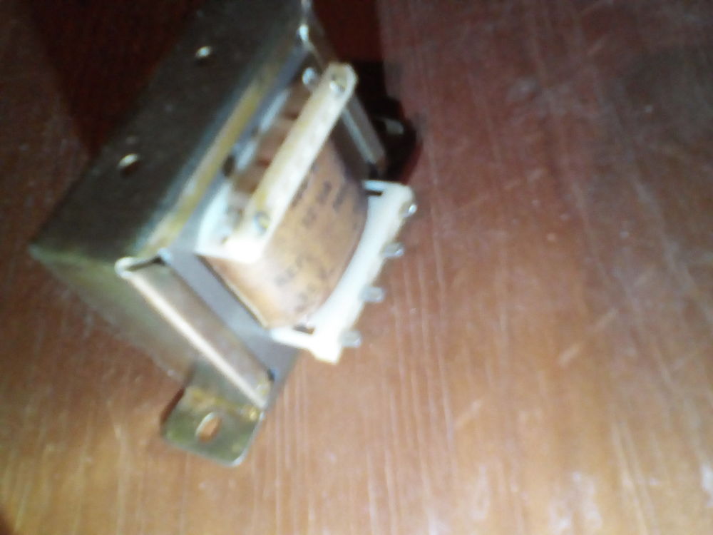 Transformateurs 220/2x15. Ou 2x18V 10 Warcq (08)