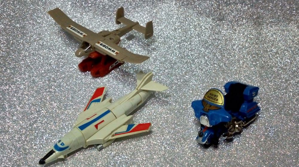  Transformerns  petits mod�les.
Avion, canadair & moto 10 Fabr�gues (34)