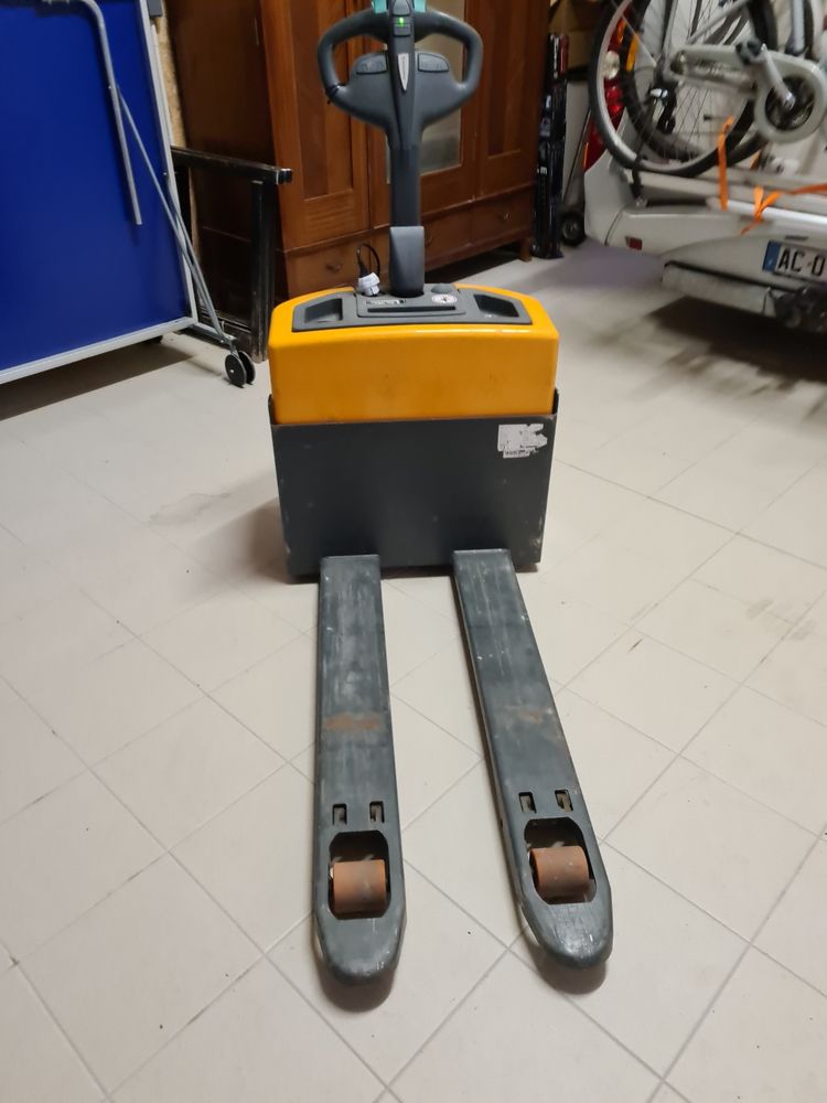 Transpalette �lectrique 1000 Saint-Julien-des-Landes (85)