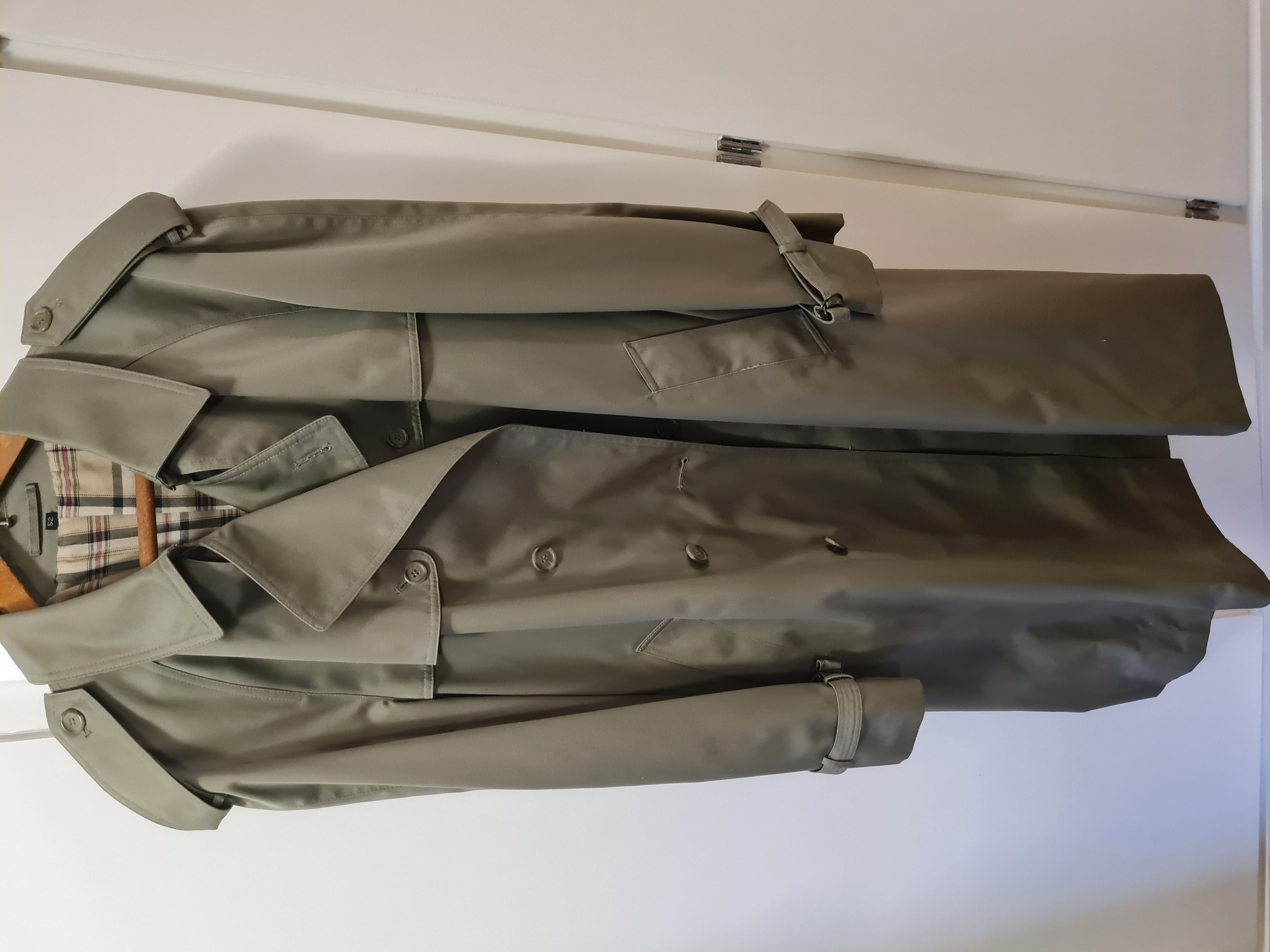 TRENCH Homme jamais port� - couleur kaki - taille 52
50 Paris 15 (75)